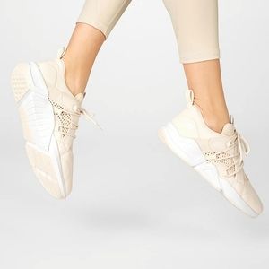 Brookside Performance Sneaker in Tapioca size 6 (7)